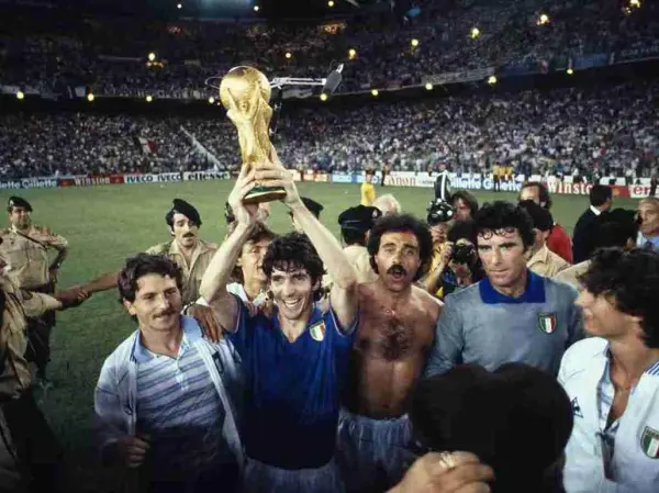 La rinascita dell'eroe: la storia di Paolo Rossi, dallo scandalo alla vetta del mondo